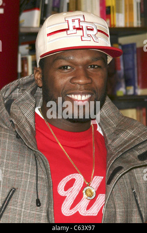 50 Cent bei Instore-Auftritt für Rapper 50 Cent startet G-Unit Bücher Impressum mit MTV/Geldbeutel, Grenzen Columbus Circle im Time Warner Center, New York, NY, 4. Januar 2007. Foto von: Gretchen Walker/Everett Collection Stockfoto