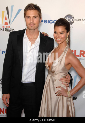 Eric Winter, Roselyn Sanchez, Anreise für den NCLR 2009 ALMA Awards, Royce Hall auf Campus der UCLA, Los Angeles, CA 17. September 2009. Foto von: Michael Germana/Everett Collection Stockfoto