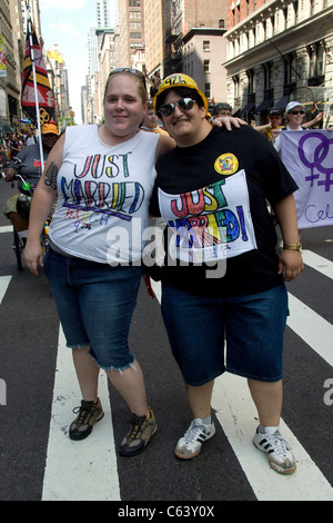 Demonstranten auf der 2009 New York City Gay Pride Parade, New York, NY 28. Juni 2009. Foto von: Lee/Everett Collection Stockfoto