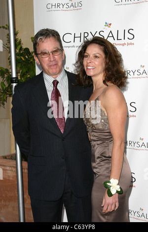 Tim Allen, Jane Hajduk im Ankunftsbereich für Chrysalis vierten jährlichen Butterfly Ball, Carla und Fred Sands italienische Villa, Los Angeles, CA, Samstag, 9. April 2005. Foto von: Effie Naddel/Everett Collection Stockfoto