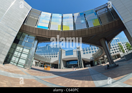 Brüssel / Bruxelles, Belgien. Gebäude des Europäischen Parlaments (1993) Hauseingang Altiero Spinelli Stockfoto