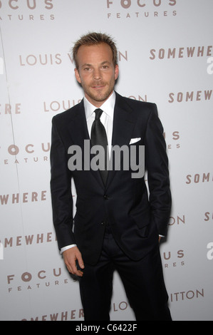 Stephen Dorff im Ankunftsbereich für irgendwo Premiere, Arclight Hollywood, Los Angeles, CA 7. Dezember 2010. Foto von: Michael Germana/Everett Collection Stockfoto