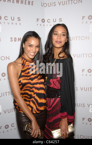 Brooklyn Sudano, Amanda Sudano Ramirez im Ankunftsbereich für irgendwo Premiere, Arclight Hollywood, Los Angeles, CA 7. Dezember 2010. Foto von: Michael Germana/Everett Collection Stockfoto