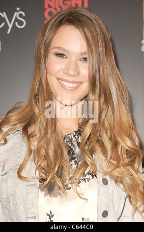 Joss Stone bei Instore-Auftritt für 2010 Fashion Night Out bei MACY's, Macy Herald Square Department Store, New York, NY 10. September 2010. Foto von: Kristin Callahan/Everett Collection Stockfoto