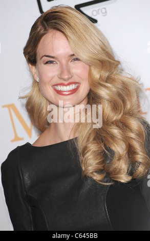 Alice Callahan im Ankunftsbereich für MORNING GLORY World Premiere, The Ziegfeld Theatre, New York, NY 7. November 2010. Foto von: Kristin Callahan/Everett Collection Stockfoto