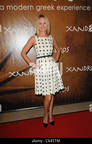 Sharon Case im Ankunftsbereich für Grand Opening von XANDROS griechisches Restaurant, 50 North La Cienega, Beverly Hills, CA 7. Oktober 2010. Foto von: Elizabeth Goodenough/Everett Collection Stockfoto