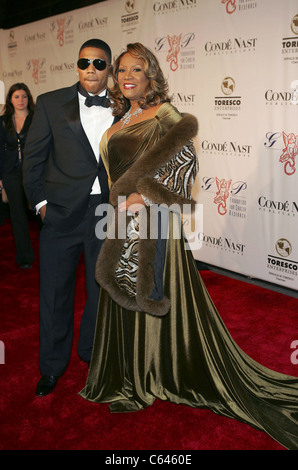 Nelly, Patti LaBelle im Ankunftsbereich Ball zugunsten Angel G & P Foundation for Cancer Research, New York Marriott Marquis Hotel, New York, NY, 14. November 2005. Foto von: Gregorio Binuya/Everett Collection Stockfoto