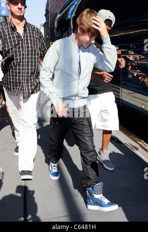 Justin Bieber, verlässt seine Hotel in Midtown Manhattan unterwegs für Promi-Schnappschüsse - Mittwoch, New York, NY 1. September 2010. Foto von: Ray Tamarra/Everett Collection Stockfoto