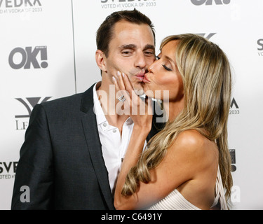 Bill Rancic, Giuliana Rancic im Ankunftsbereich für OK! Magazin fünfte Jubiläumsparty, La Vida, Los Angeles, CA 1. September 2010. Foto von: Craig Bennett/Everett Collection Stockfoto