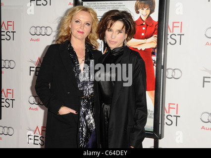 Miranda Richardson, Sally Hawkins im Ankunftsbereich für AFI Fest Herzstück Gala - Made in Dagenham Premiere, Graymans Chinese Theatre, Los Angeles, CA 8. November 2010. Foto von: Dee Cercone/Everett Collection Stockfoto