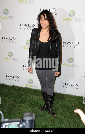 Michele Rodriguez im Ankunftsbereich für XBOX 360 Launch Party für HALO: erreichen, Rob Dyrdek Fantasy Factory, Los Angeles, CA 8. September 2010. Foto von: Sara Cozolino/Everett Collection Stockfoto