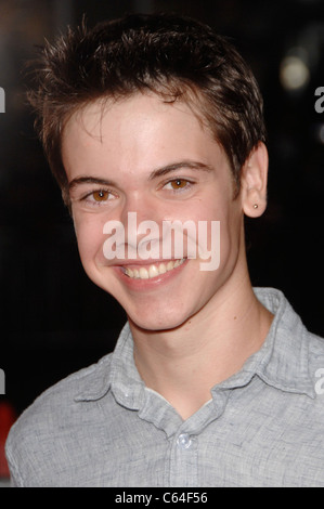 Alexander Gould im Ankunftsbereich für RED Premiere, Graumans Chinese Theatre, Los Angeles, CA 11. Oktober 2010. Foto von: Michael Germana/Everett Collection Stockfoto