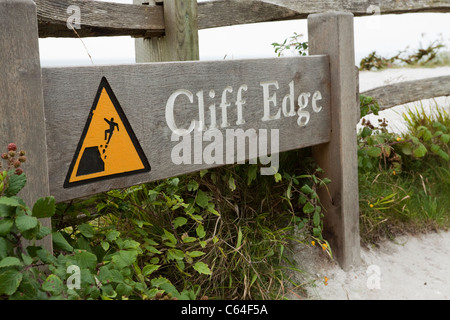 Klippe Rand Warnschild, Eastbourne, East Sussex, England, UK Stockfoto