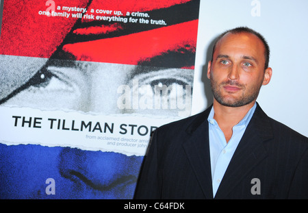 Amir Bar-Lev im Ankunftsbereich für THE TILLMAN STORY Premiere, MoMA Museum of Modern Art, New York, NY 9. August 2010. Foto von: Gregorio T. Binuya/Everett Collection Stockfoto