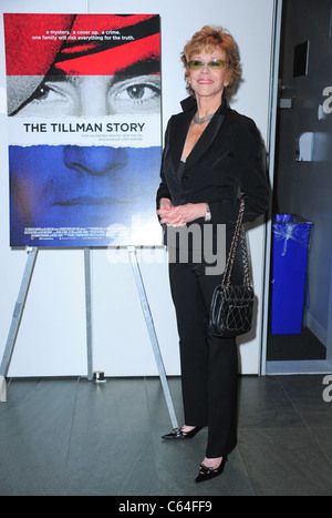 Jane Fonda im Ankunftsbereich für THE TILLMAN STORY Premiere, MoMA Museum of Modern Art, New York, NY 9. August 2010. Foto von: Gregorio T. Binuya/Everett Collection Stockfoto