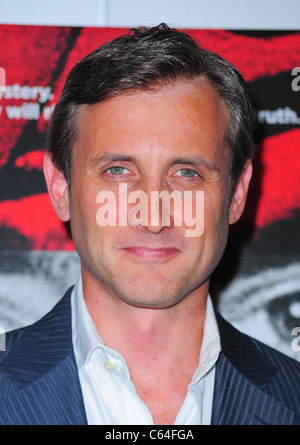 Dan Abrams im Ankunftsbereich für THE TILLMAN STORY Premiere, MoMA Museum of Modern Art, New York, NY 9. August 2010. Foto von: Gregorio T. Binuya/Everett Collection Stockfoto