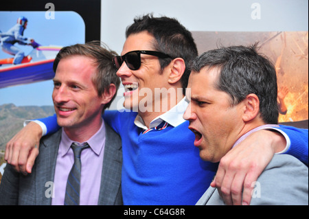 Spike Jonze, Johnny Knoxville, Jeff Tremaine im Ankunftsbereich für JACKASS 3D World Premiere, MoMA Museum of Modern Art, New York, NY Stockfoto