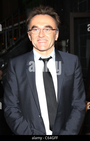 Danny Boyle im Ankunftsbereich für 127 HOURS Premiere, Chelsea Clearview Cinema, New York, NY 2. November 2010. Foto von: Rob Kim/Everett Collection Stockfoto