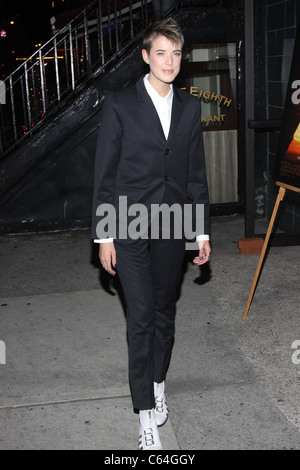 Agyness Deyn im Ankunftsbereich für 127 HOURS Premiere, Chelsea Clearview Cinema, New York, NY 2. November 2010. Foto von: Rob Kim/Everett Collection Stockfoto