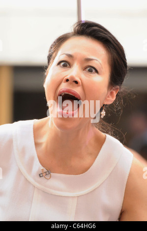 Ann Curry auf der Bühne für NBC heute zeigen Konzert mit Lady Gaga, Rockefeller Plaza, New York, NY 9. Juli 2010. Foto von: Rob Rich/Everett Collection Stockfoto