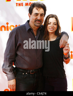 Joe Mantegna, Gia Mantegna im Ankunftsbereich für FRED: THE MOVIE Premiere, Paramount Theatre, Los Angeles, CA 11. September 2010. Foto von: Craig Bennett/Everett Collection Stockfoto