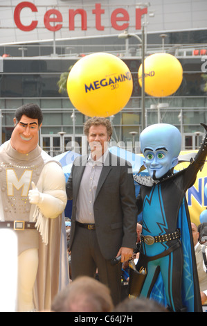 Metro Man, Will Ferrell, Megamind bei einem öffentlichen Auftritt für DreamWorks Animation & Guinness World Records größten Superhelden treffen In Support Of MEGAMIND, Nokia Plaza La LIVE, Los Angeles, CA 2. Oktober 2010. Foto von: Michael Germana/Everett Collection Stockfoto