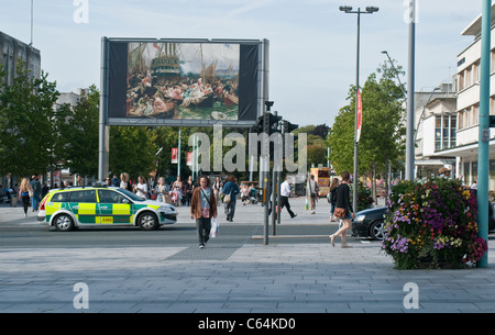 Armada Weise in Plymouth Stadtzentrum mit einer großen Leinwand und Fußgängerzone. Stockfoto