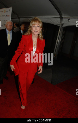 Barbara Eden in Anwesenheit Fame für Hollywood Walk of 50. Feier, Hollywood & Highland Grand Ballroom, Los Angeles, CA 3. November 2010. Foto von: Michael Germana/Everett Collection Stockfoto