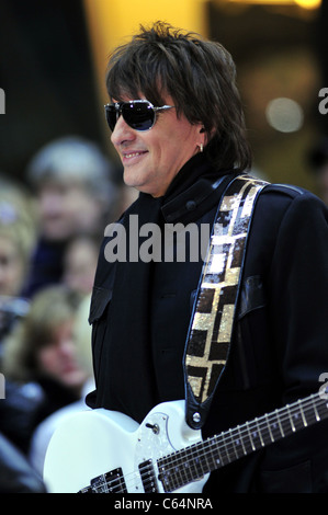 Richie Sambora für NBC heute zeigen Konzert mit Bon Jovi, Rockefeller Plaza, New York, NY 12. November 2010 auf der Bühne. Foto von: William D. Bird/Everett Collection Stockfoto