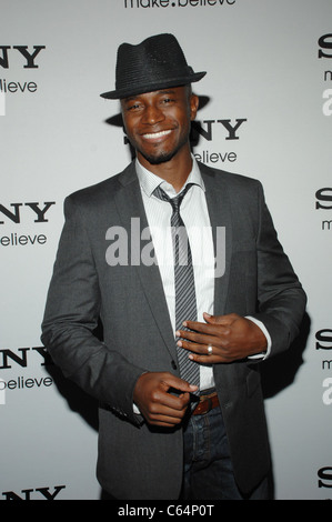 Taye Diggs im Ankunftsbereich für Sony stellt weltweit erste Internet-Fernsehen mit Google TV, Espace, New York, NY 12. Oktober 2010. Foto von: William D. Bird/Everett Collection Stockfoto