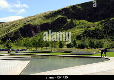 Holyrood Park Blick über Queen es fahren nach Arthurs Seat ein erloschenen Vulkans in Edinburgh Schottland, Vereinigtes Königreich Stockfoto