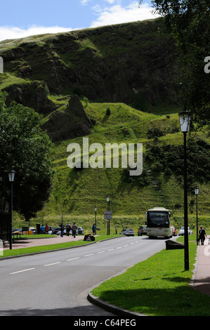 Holyrood Park Blick über Queen es fahren nach Arthurs Seat ein erloschenen Vulkans in Edinburgh Schottland, Vereinigtes Königreich Stockfoto