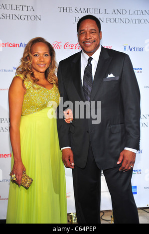 Tonya Winfield, Dave Winfield im Ankunftsbereich für blaue Gala Benefit für Spelman College, The Plaza Hotel, New York, NY 4. Oktober 2010. Foto von: Gregorio T. Binuya/Everett Collection Stockfoto