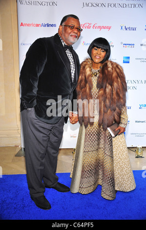 Cicely Tyson im Ankunftsbereich für blaue Gala Benefit für Spelman College, The Plaza Hotel, New York, NY 4. Oktober 2010. Foto von: Gregorio T. Binuya/Everett Collection Stockfoto