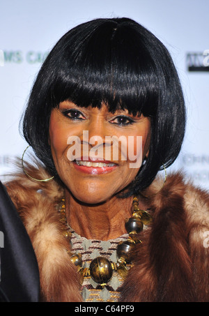 Cicely Tyson im Ankunftsbereich für blaue Gala Benefit für Spelman College, The Plaza Hotel, New York, NY 4. Oktober 2010. Foto von: Gregorio T. Binuya/Everett Collection Stockfoto