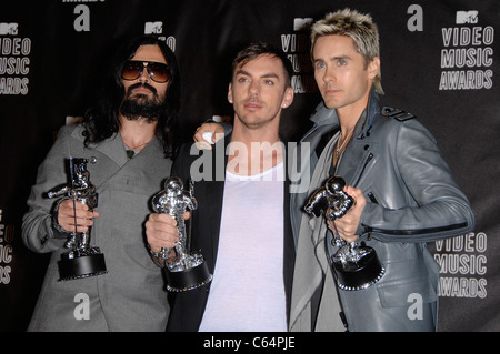 30 Seconds To Mars im Presseraum für 2010 MTV Video Music Awards VMA es - PRESS ROOM, Nokia Theatre L.A. LIVE, Los Angeles, CA 12. September 2010. Foto von: Michael Germana/Everett Collection Stockfoto