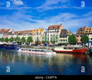 Restaurant Ausflugsschiff vorbei "Quai des Pêcheurs" Fischer Kai, Straßburg, Elsass, Frankreich Stockfoto