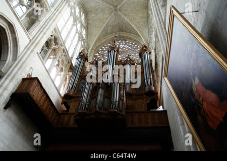 Die Orgel der Kathedrale Saint-Gatien, Langhaus und Chor, Stadt: Tours (Indre et Loire, Frankreich). Stockfoto