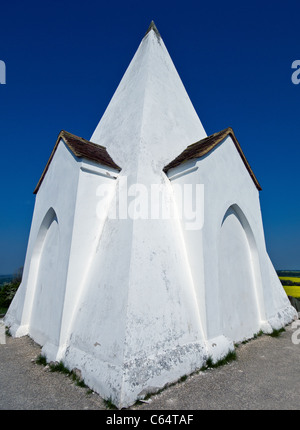 Denkmal zu einem berühmten Pferd namens "Vorsicht Kreide Grube" auf Farley Mount Landschaftspark, Hampshire, England, UK Stockfoto