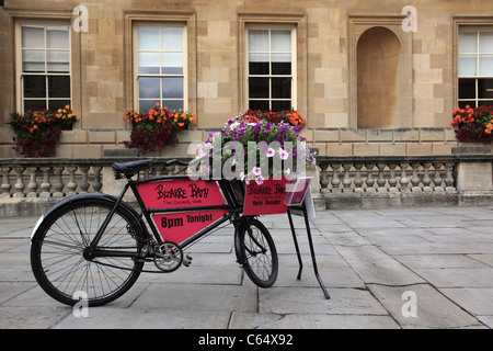 Bizarre Bath Comedy Spaziergänge, Fahrrad Werbung Event, Bath, England Stockfoto