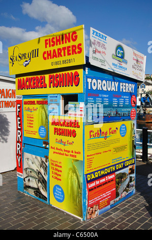 Kreuzfahrt Buchung Kiosk, Brixham Hafen, Brixham, Devon, England, Vereinigtes Königreich Stockfoto