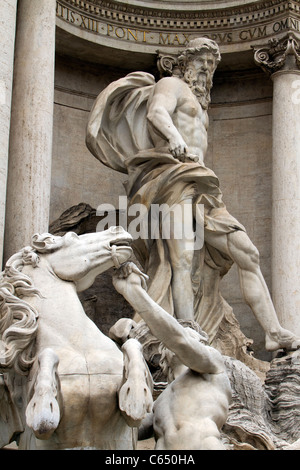 Trevi-Brunnen im historischen Rom-Italien. Größte barocke Brunnen in der Stadt und einer der berühmtesten Brunnen der Welt. Stockfoto