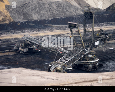 Große Bagger arbeiten bei Garzweiler eröffnet Besetzung Kohle mir in Deutschland Stockfoto