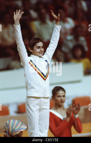 Nadia Comaneci (ROM) für die Olympischen Spiele 1976 in Montreal durchführen. Stockfoto