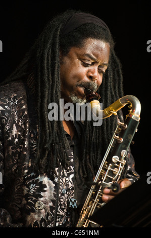 Courtney Pine Bass Klarinette mit seiner Band auf der Brecon Jazz Festival 2011 Stockfoto