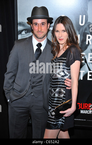 Mike DiGiacinto im Ankunftsbereich für THE ADJUSTMENT BUREAU Premiere, The Ziegfeld Theatre, New York, NY 14. Februar 2011. Foto von: Stockfoto