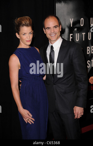 Michael Kelly im Ankunftsbereich für THE ADJUSTMENT BUREAU Premiere, The Ziegfeld Theatre, New York, NY 14. Februar 2011. Foto von: Kristin Callahan/Everett Collection Stockfoto