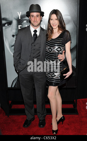 Mike DiGiacinto im Ankunftsbereich für THE ADJUSTMENT BUREAU Premiere, The Ziegfeld Theatre, New York, NY 14. Februar 2011. Foto von: Stockfoto