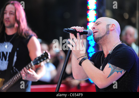 Daughtry für NBC heute zeigen Konzert auf der Bühne mit Daughtry, Rockefeller Plaza, New York, NY 20. August 2010. Foto von: Gregorio Stockfoto