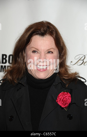 Marsha Mason im Ankunftsbereich für Kreisverkehr Theatre Company 2011 Spring Gala zu Ehren Alec Baldwin, Roseland Ballroom, New York, NY 14. März 2011. Foto von: Rob Rich/Everett Collection Stockfoto